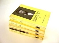 Bøger bindes ind i hånden af bogbinder - gammelt håndværk som bogbinder