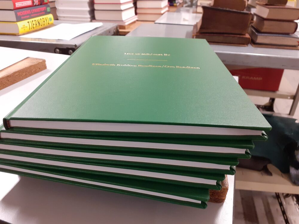 Slægtsbog bindes ind for private. Historien om din slægt bundet ind